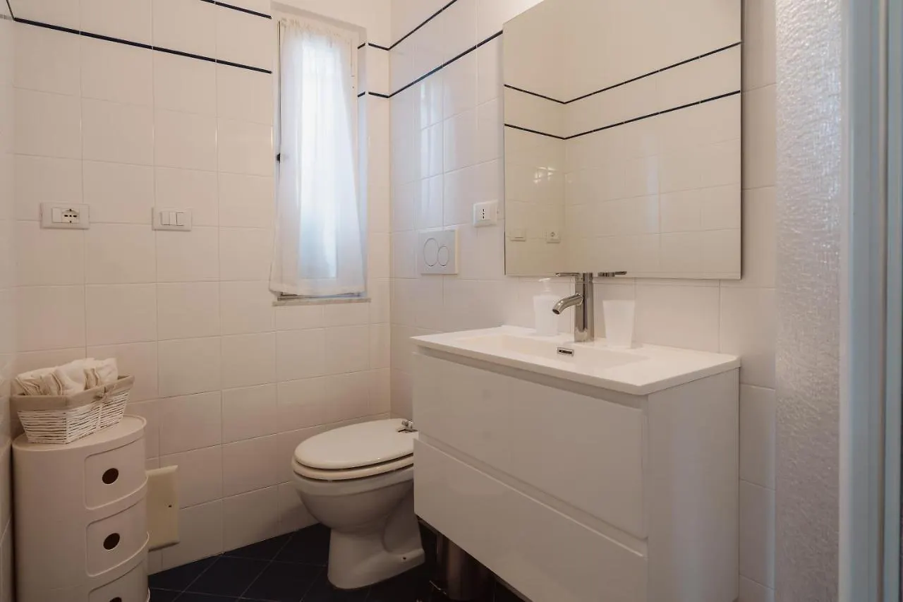 Tra I Tetti Di Campetto, Attico Con Terrazzo E Ascensore E Parcheggio Gratuito Gênes Appartement