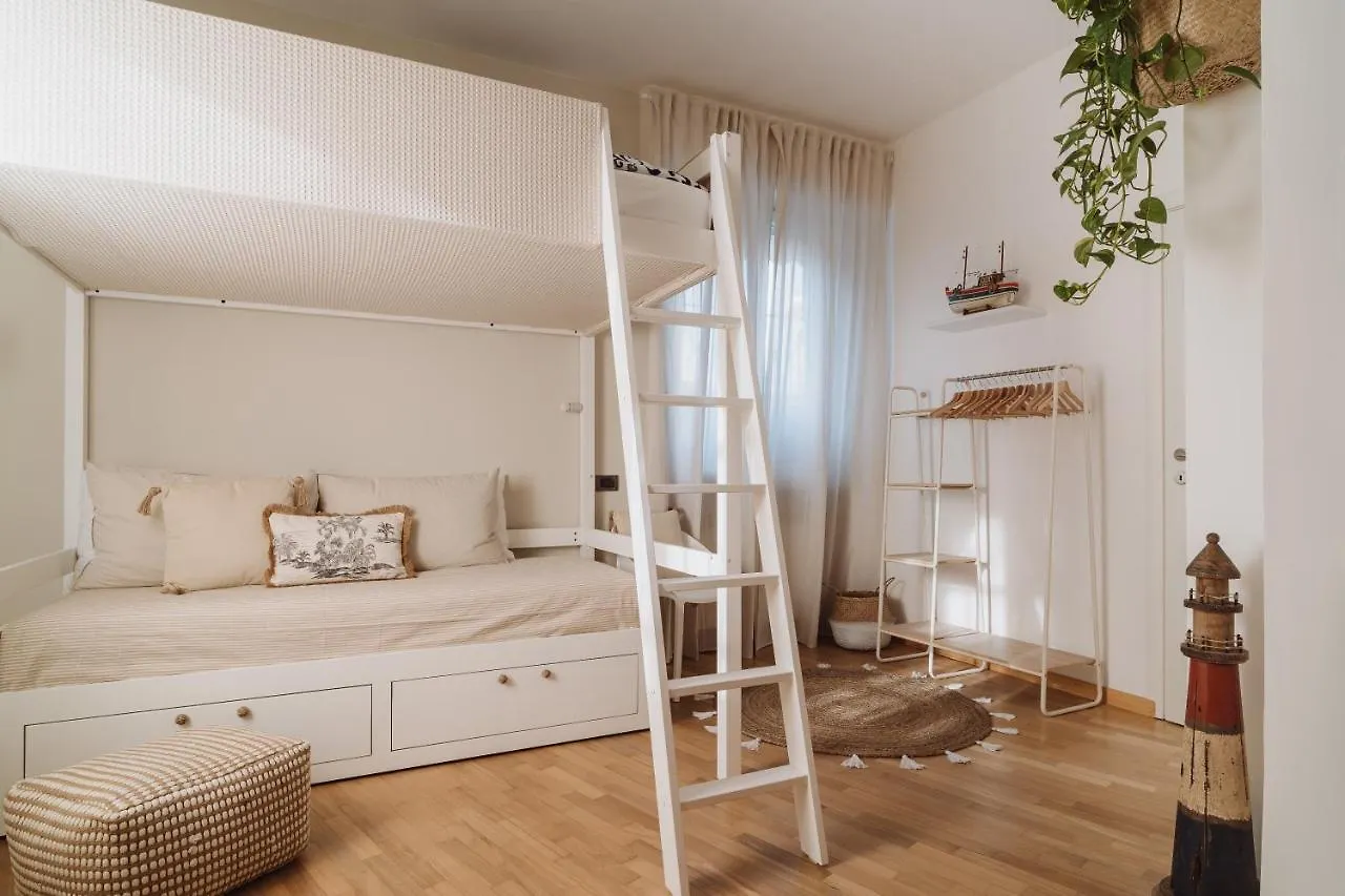 アパート Tra I Tetti Di Campetto, Attico Con Terrazzo E Ascensore E Parcheggio Gratuito ジェノヴァ イタリア