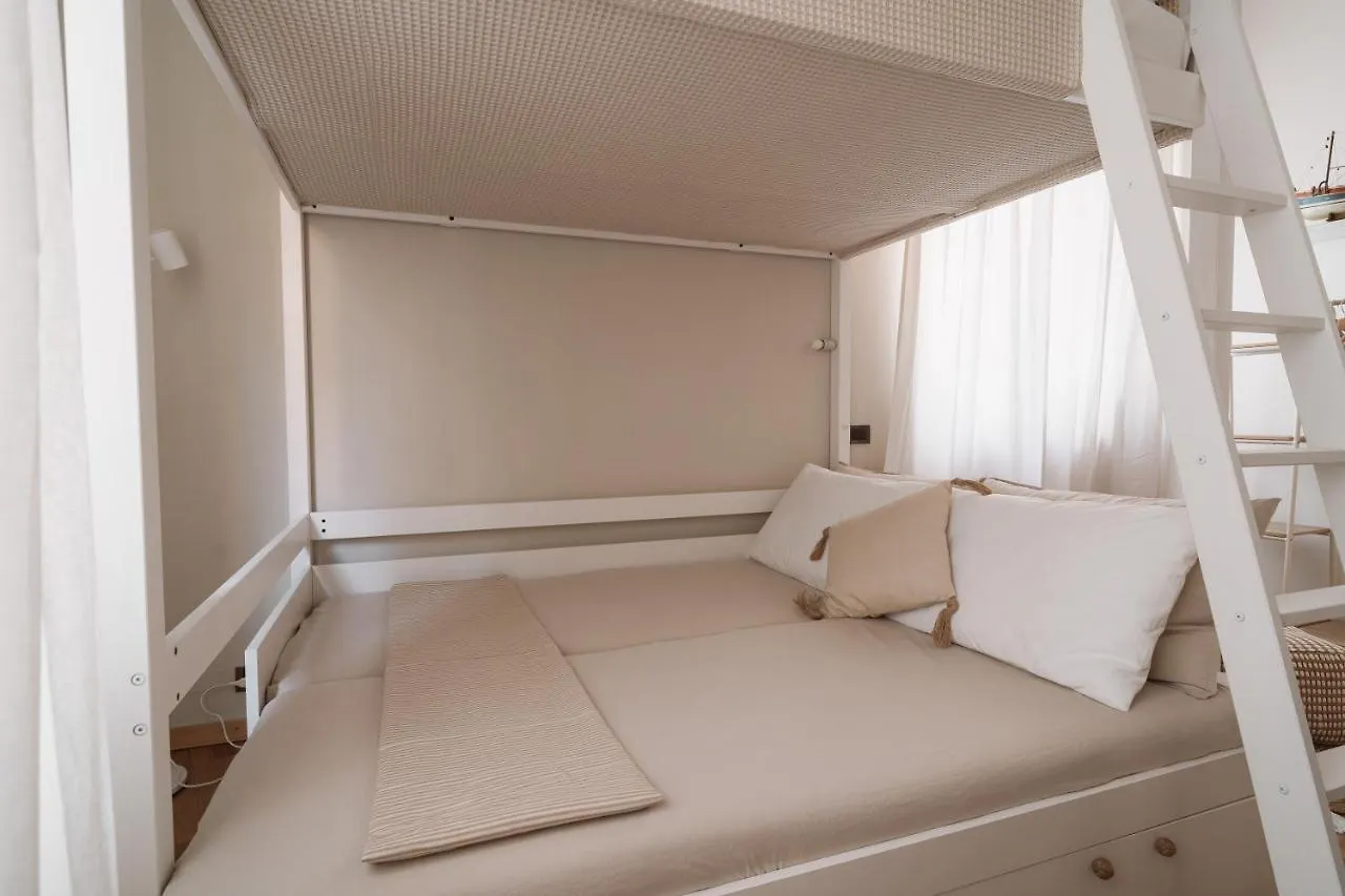 Tra I Tetti Di Campetto, Attico Con Terrazzo E Ascensore E Parcheggio Gratuito ジェノヴァ イタリア
