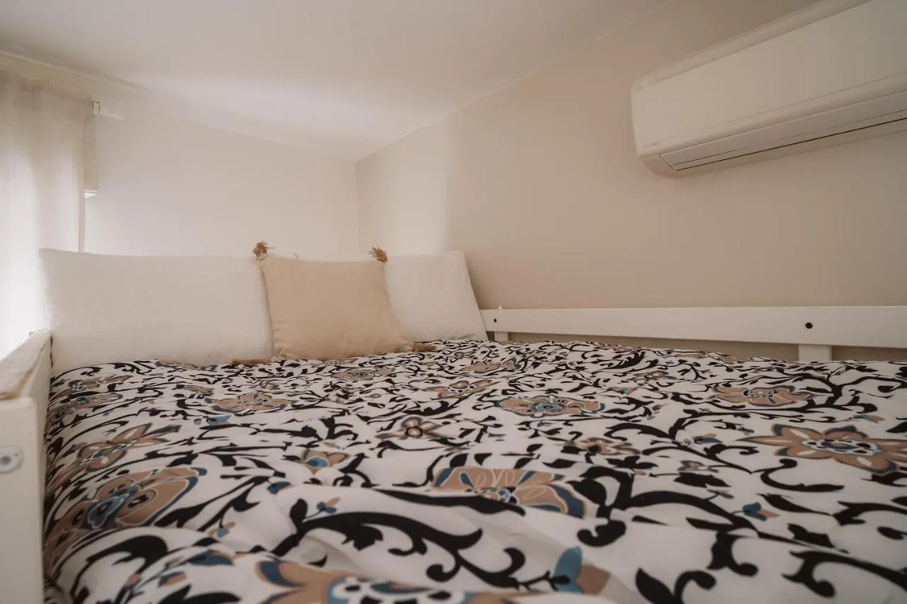 Tra I Tetti Di Campetto, Attico Con Terrazzo E Ascensore E Parcheggio Gratuito ジェノヴァ アパート