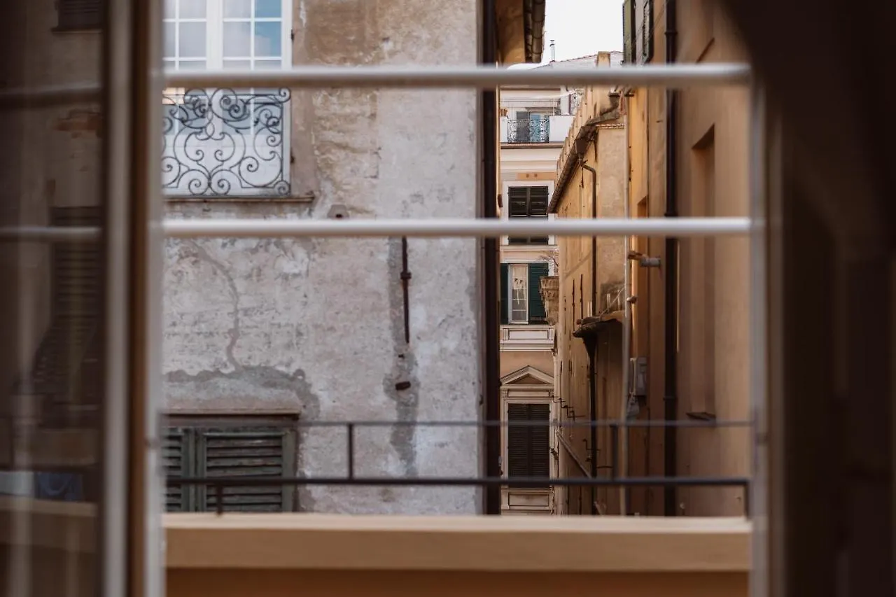 Tra I Tetti Di Campetto, Attico Con Terrazzo E Ascensore E Parcheggio Gratuito ジェノヴァ アパート